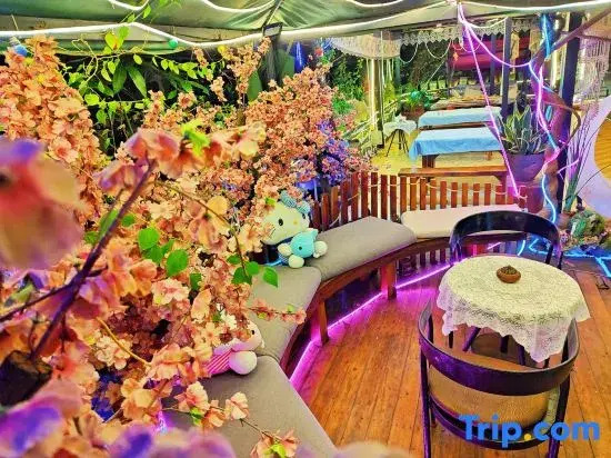 Beihai Bucket Yujiao Homestay (Weizhou Island West Point Wharf Branch)