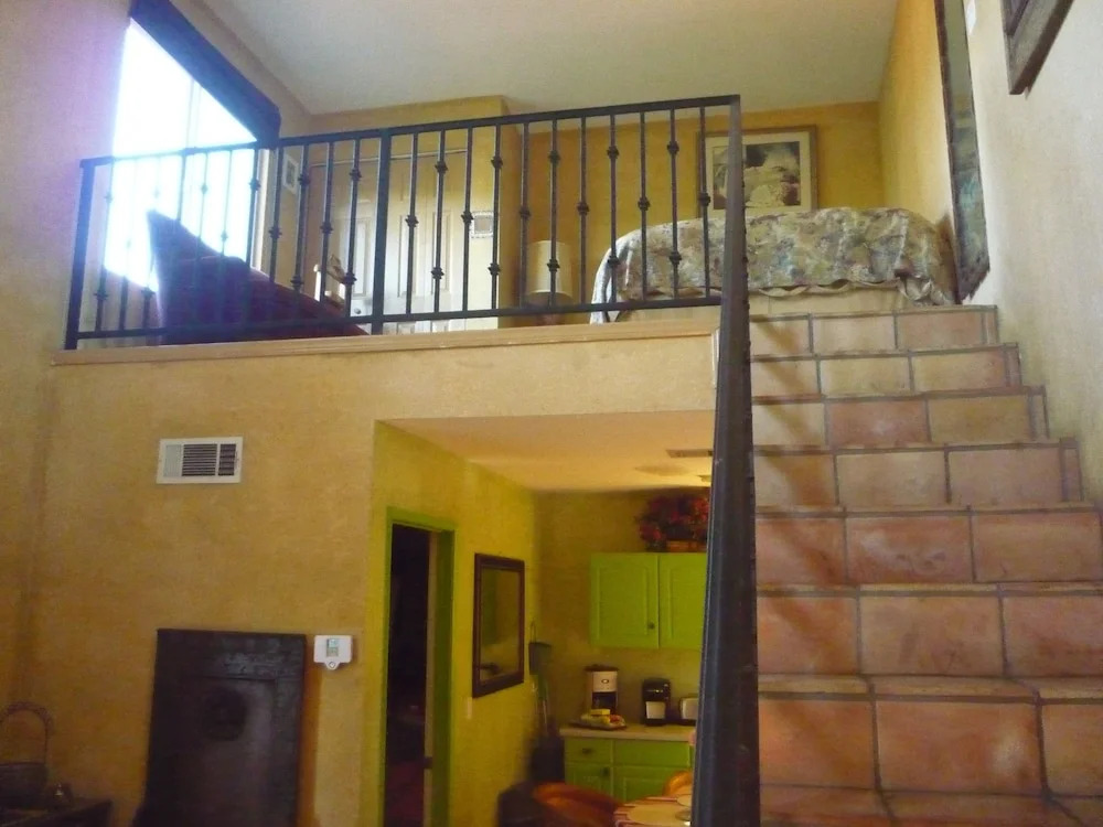 Woodland Hills Calabasas Guesthouses