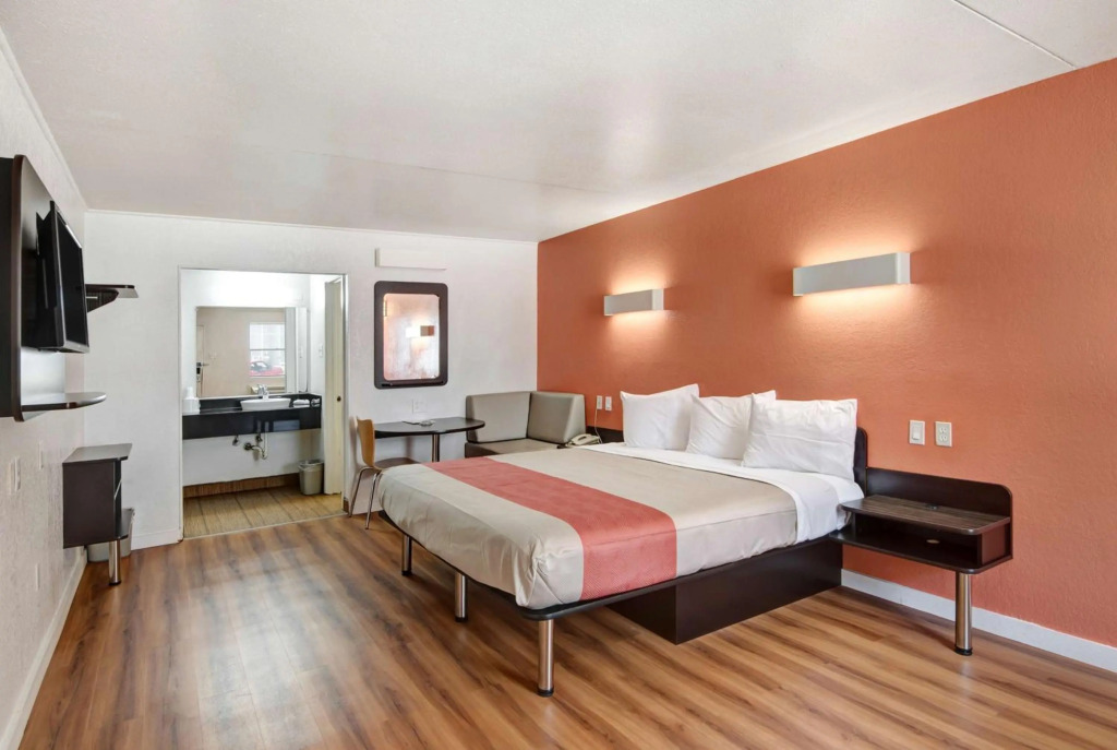 Motel 6-Dallas, TX - Forest Lane