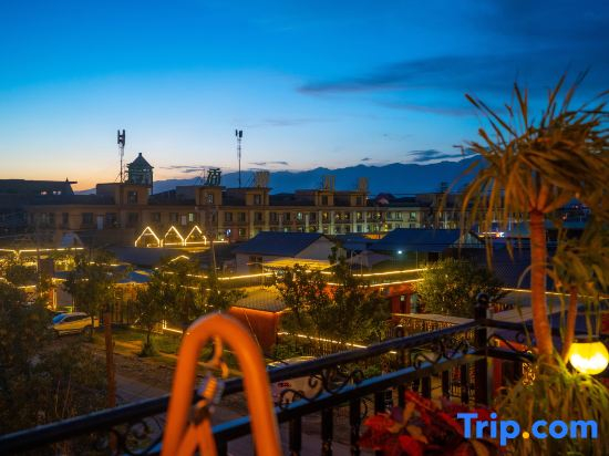 Yunyin Design | Panoramic Mountain View | Designer's Courtyard Luxury Boutique Hotel