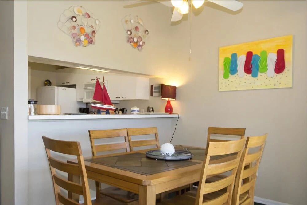 Sandy Pointe 210