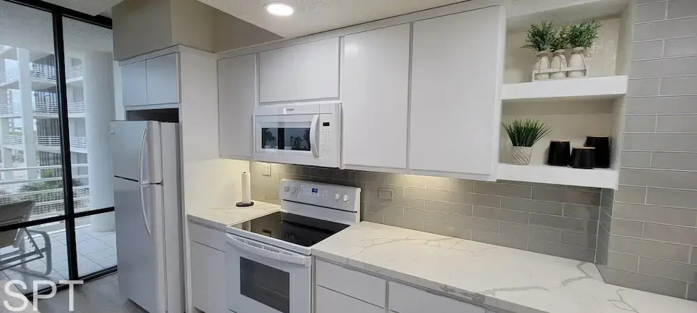 2 Level Beachfront Luxury 2 Bedroom Home by Redawning