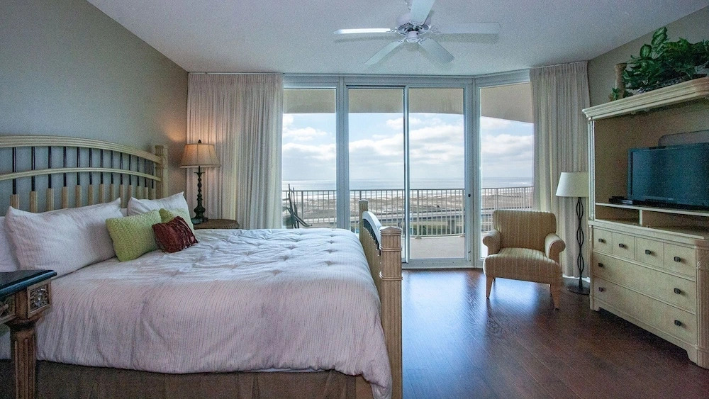 Crb1015 4 Bedroom Condo