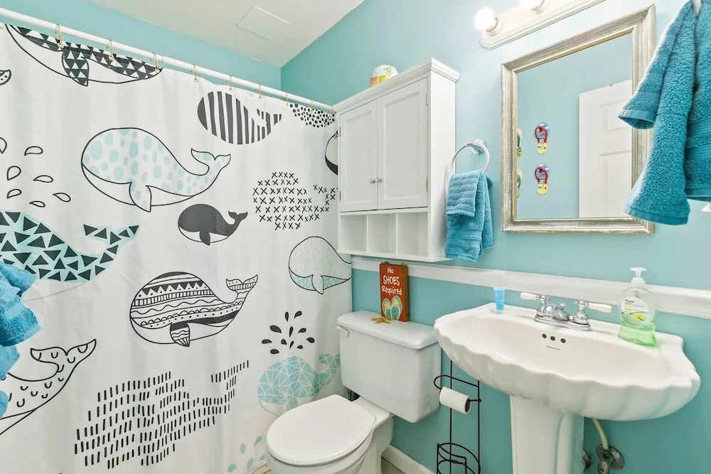 2BR Condo w Pool Beach Access and Walk to Hangout