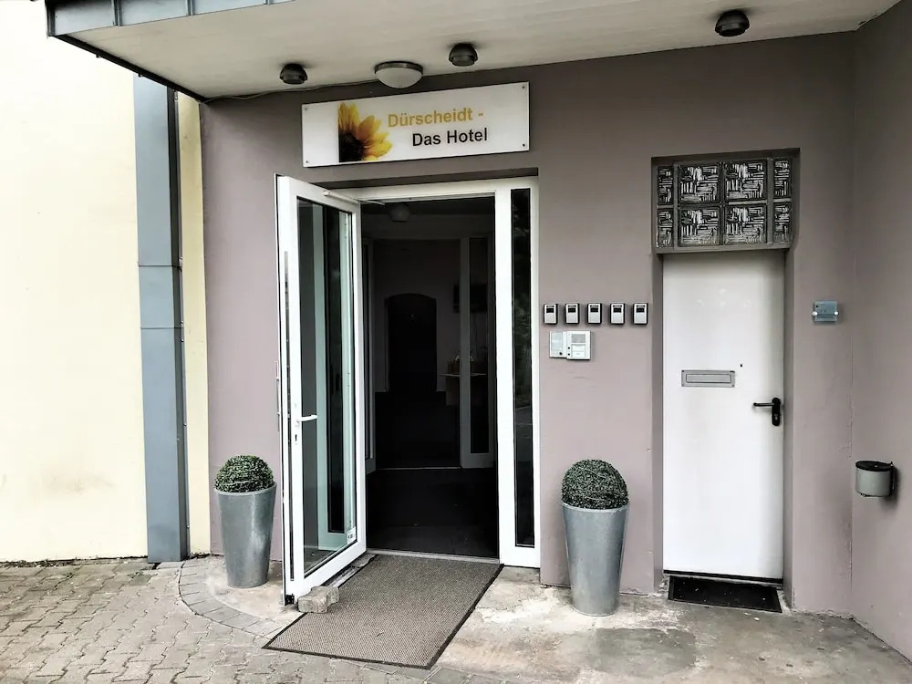 SMARTY Airport Cologne Hotel - KONTAKTLOSER SELF CHECK-IN