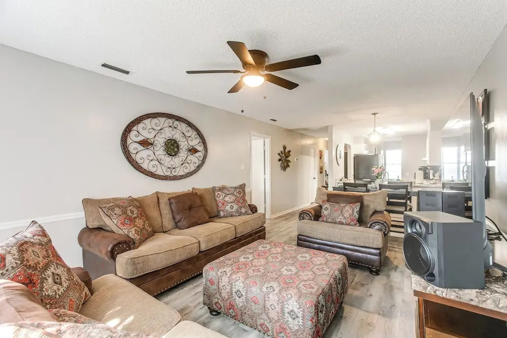 9 Mi to Moody Afb: Newly Updated Condo Near Dining