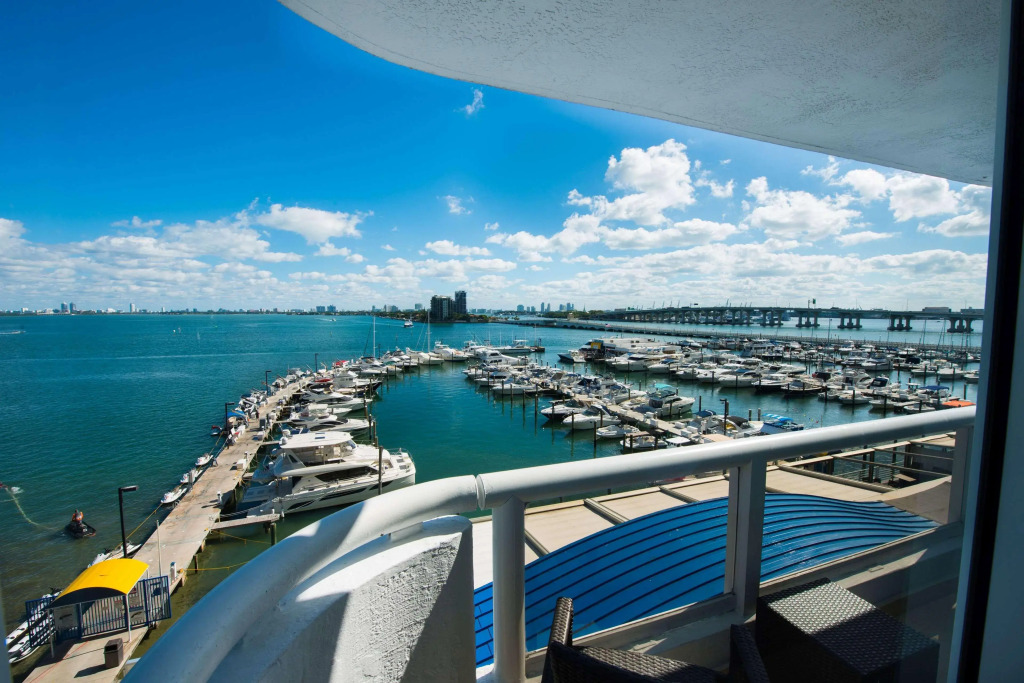 DoubleTree by Hilton Grand Hotel Biscayne Bay