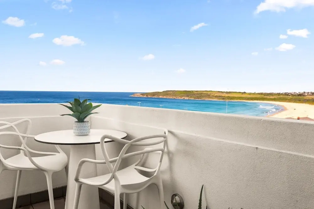 Pristine 2-bed With Expansive Beach Views