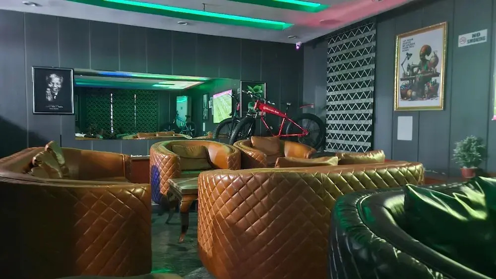 Vera Rail View Hotel