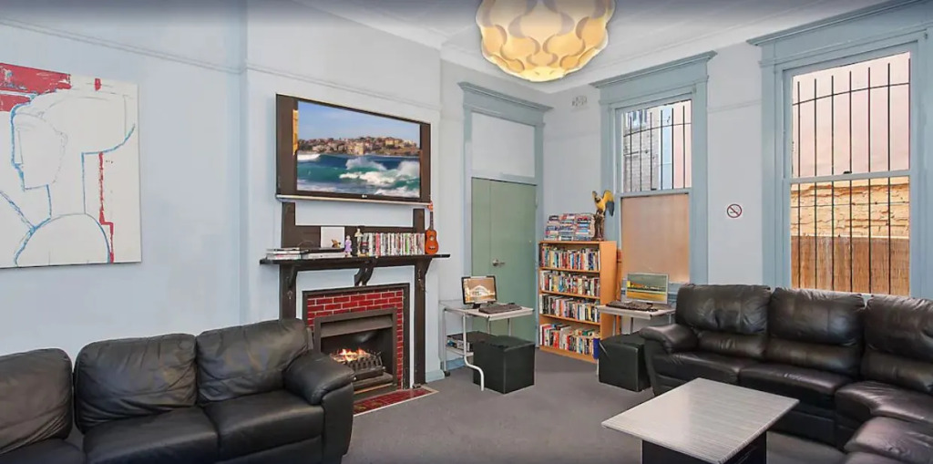 Lil Roo - PodBed Hostel