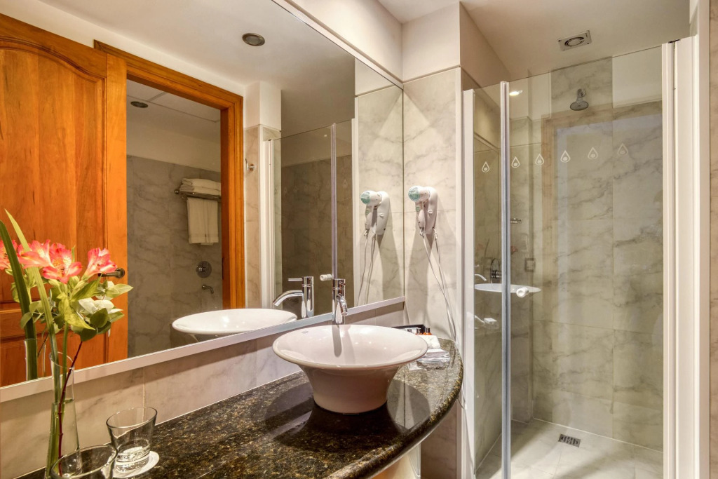 Alma Del Lago Suites & Spa