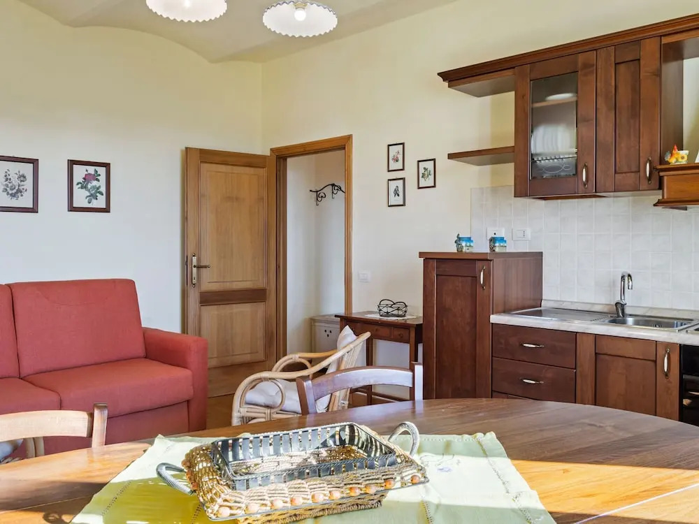 Pretty Holiday Home in Castiglione del Lago With Garden