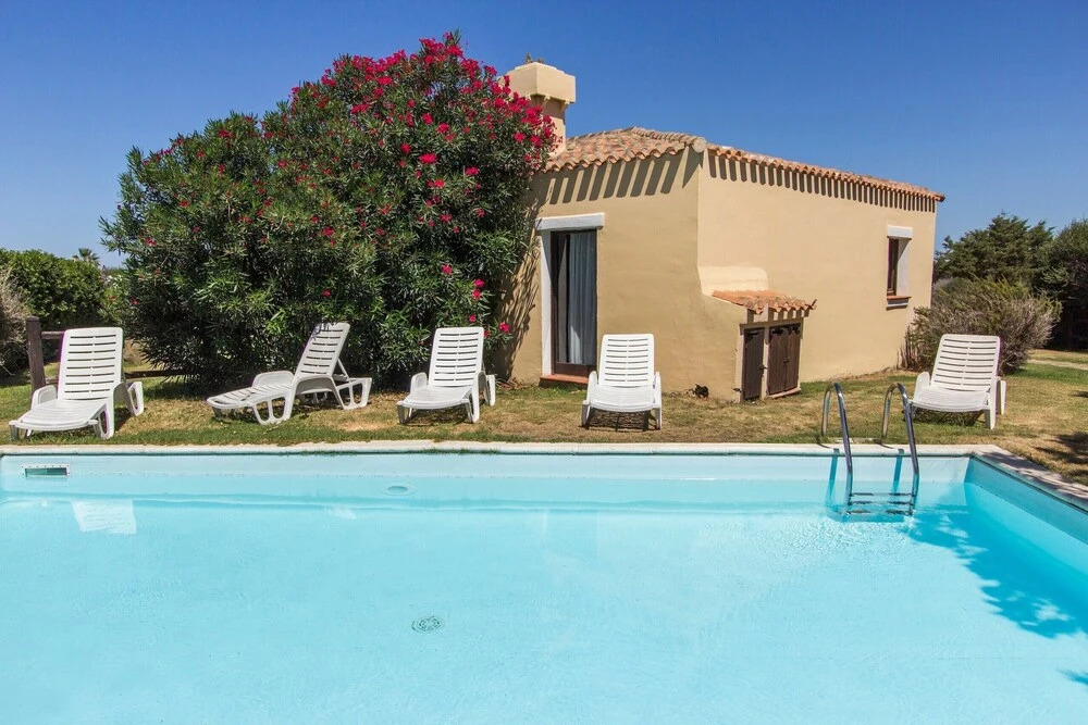 Graziose Ville con A.C e piscina comune
