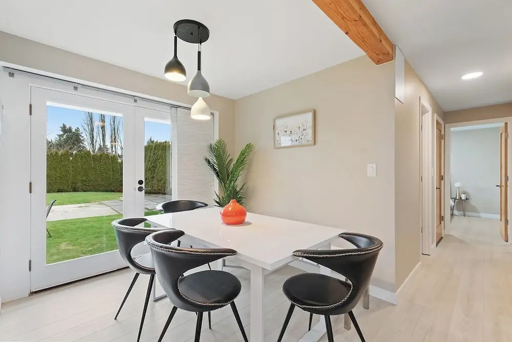 Joyful Kirkland Home Near Beach Hot Tub & AC
