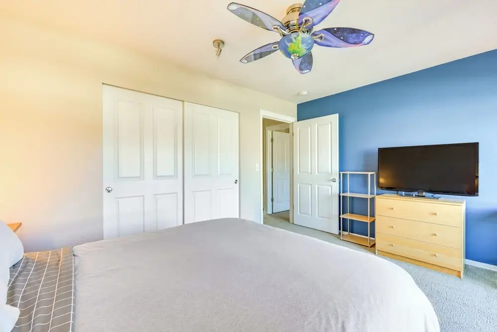 Spacious Kent Home Near SeaTac Airport w/ Patio