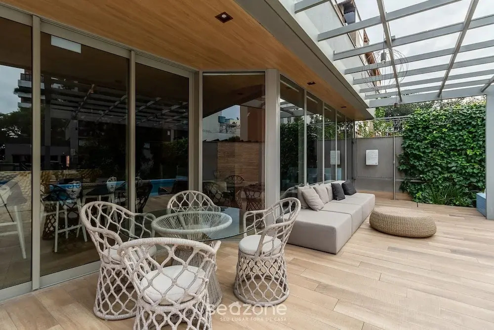 Luxury and Sophisticated Studio Apartment with Garage LBO203