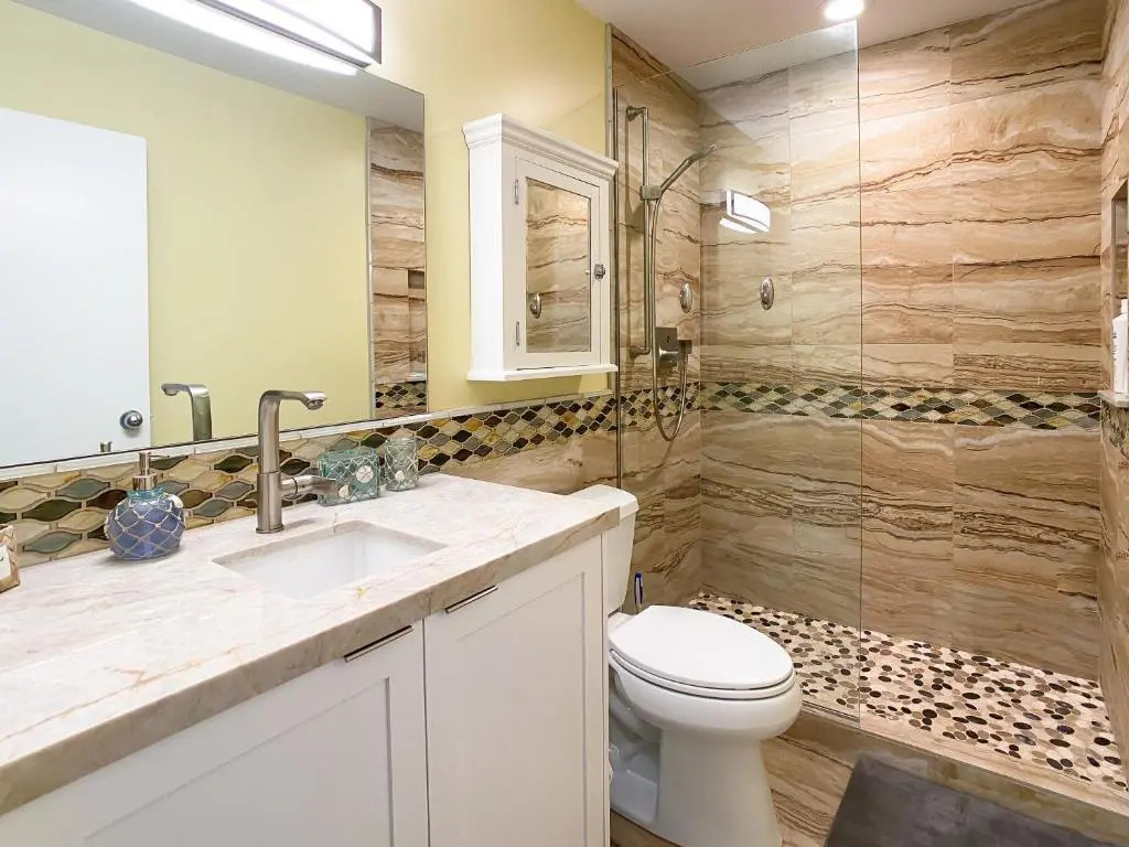 WBH D227 - Aloha La'i2 - Oceanfront/1b1b/Wifi/AC/Cable/Pool/Extras