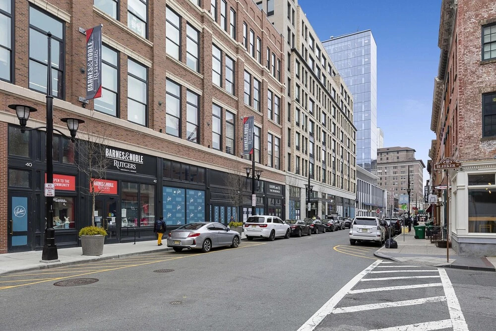Halsey Haven - Center Of Downtown Arts District 2 Bedroom Apts by RedAwning