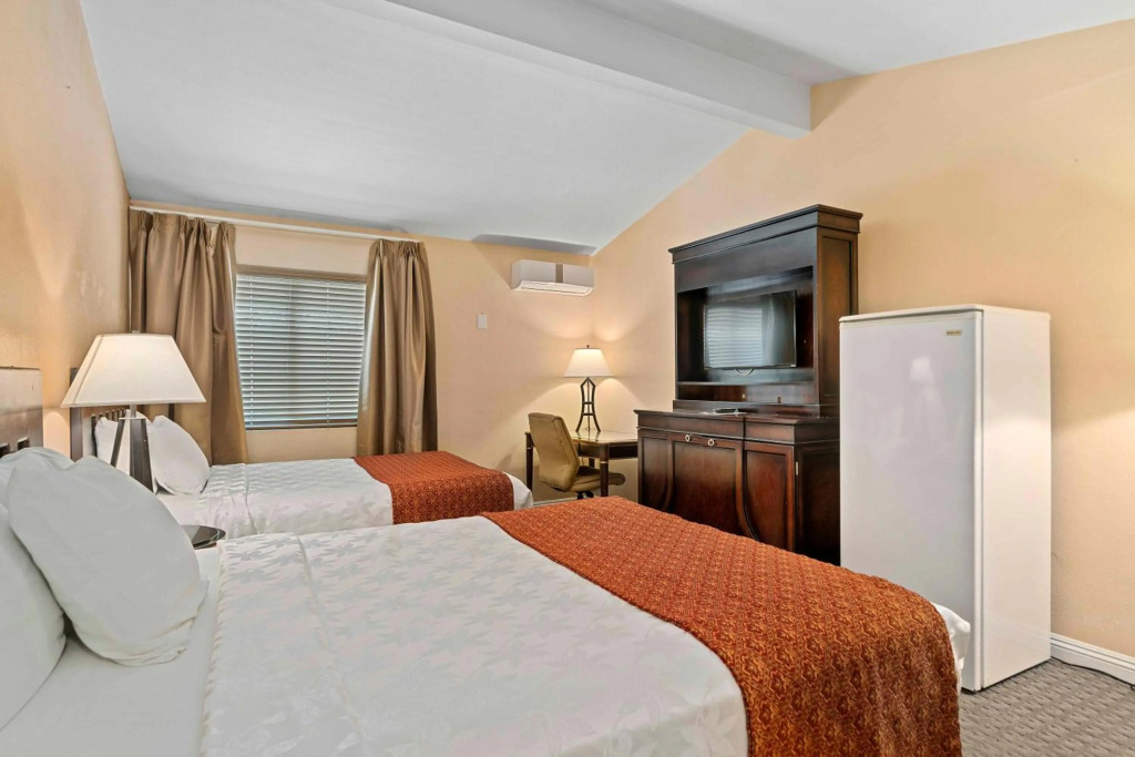 Lemon Tree Hotel and Suites
