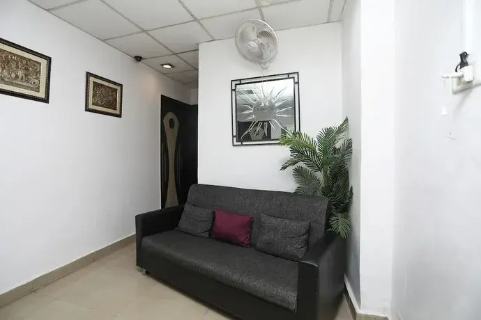 OYO 14777 White Tiger Villa