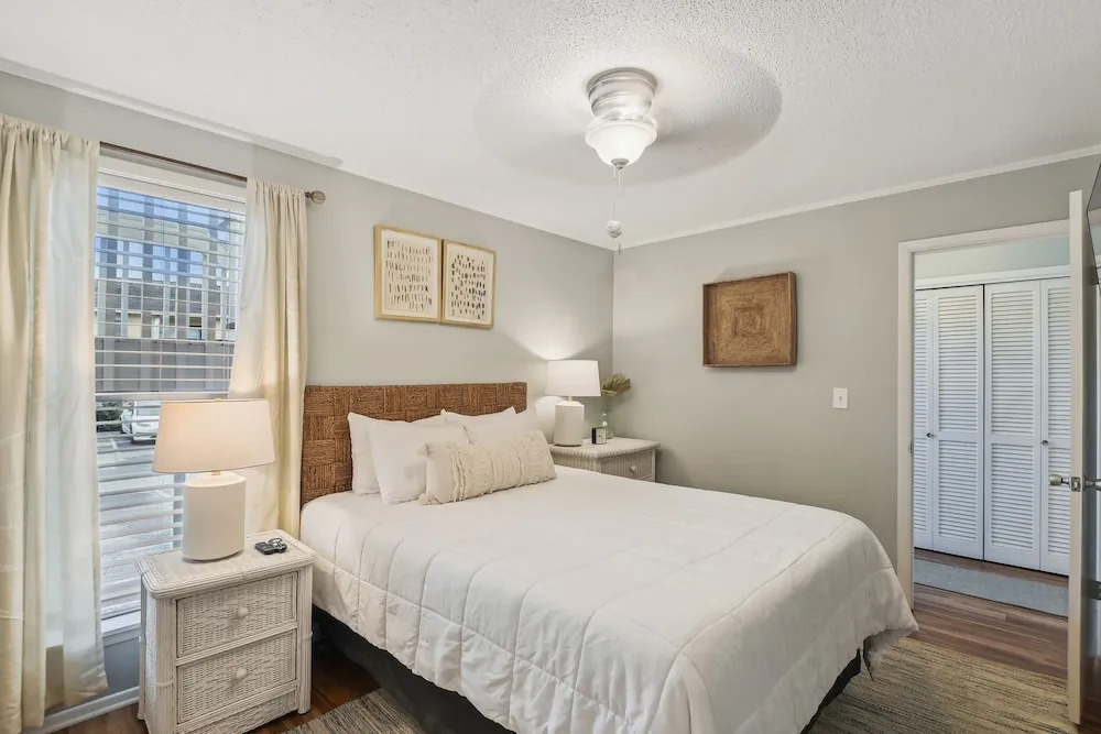 SPC 1034 is a Pet Friendly 1 BR with Free Beach Service for 2! by RedAwning