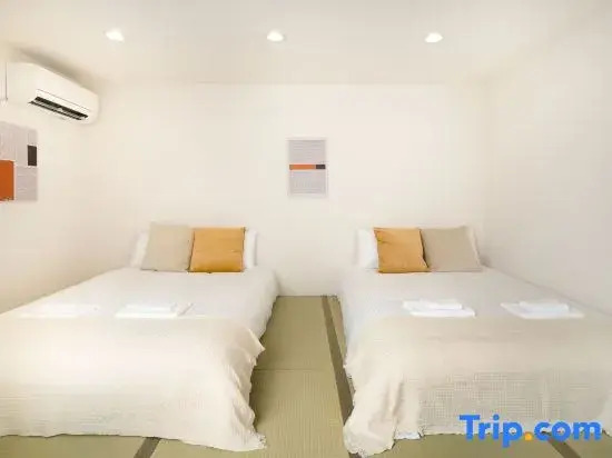 Starry Inn | 6 minutes to USJ by tram | Direct tram to Namba, Dotonbori, and Shinsaibashi