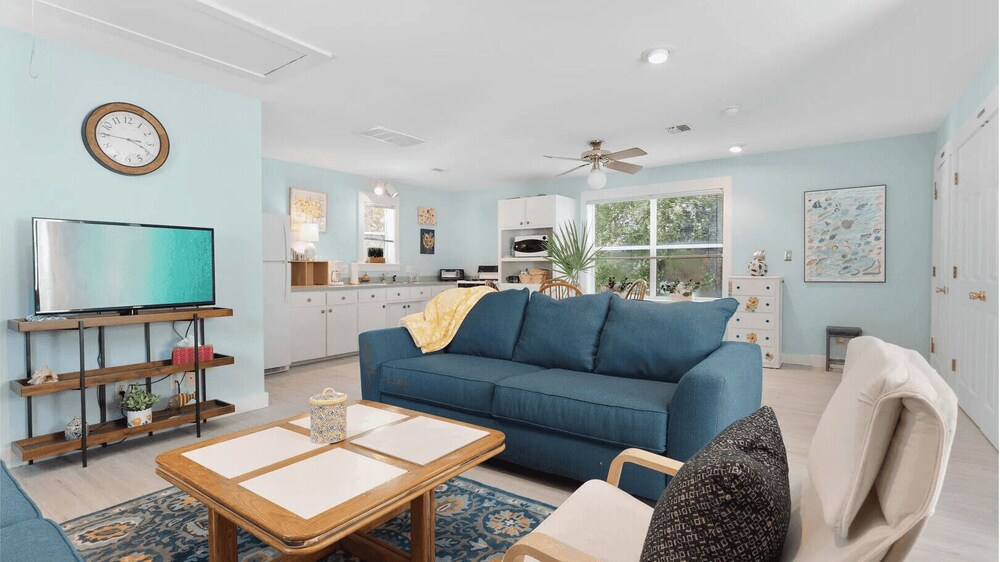30A Grayt'n Greatful by Avantstay Charming Home+cottage, Walk to Western Lake