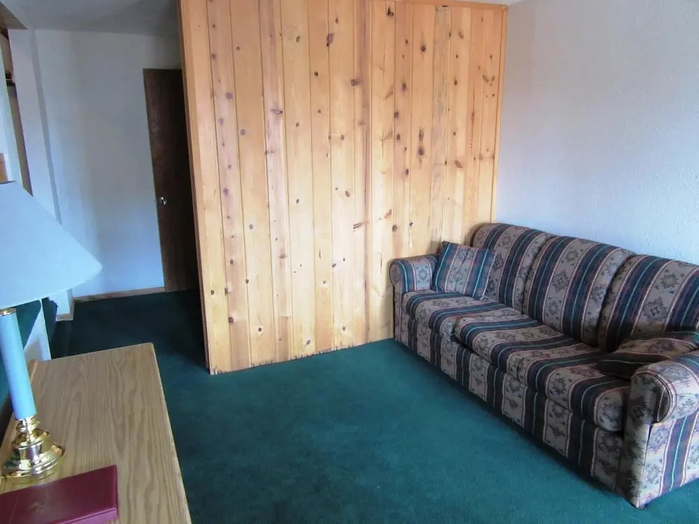 Travelers Lodge
