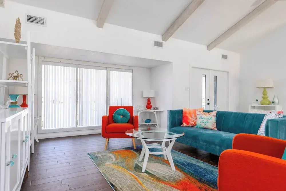 Stylish 3 Bedroom Pool Pets Sleeps 10