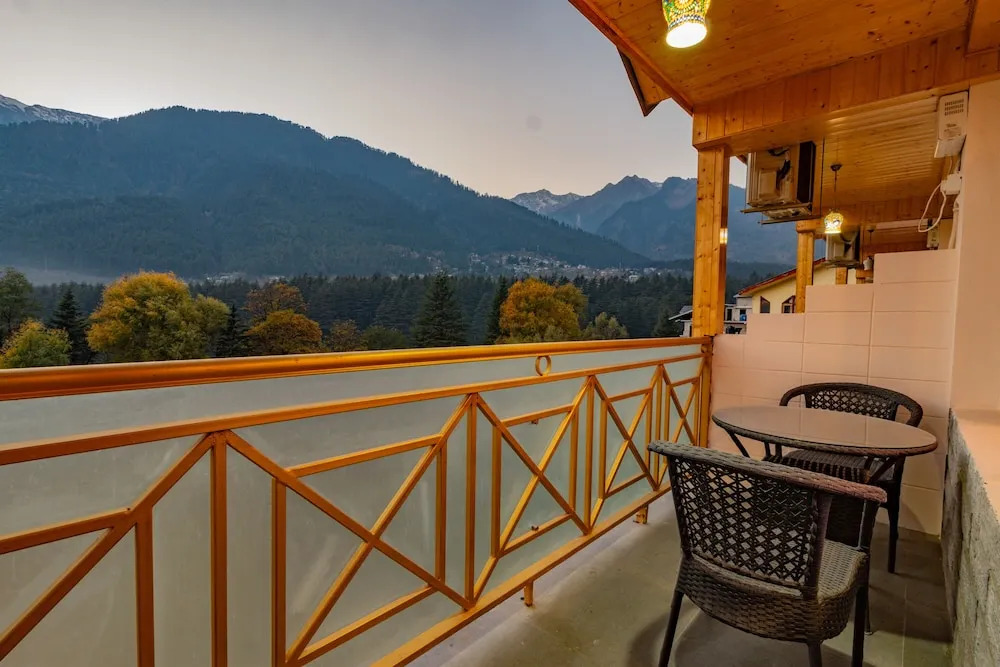 Hill River Resort By West Western -Property of the Year 2024-25 - Central Heated & Air Cooled, Near Mall Road