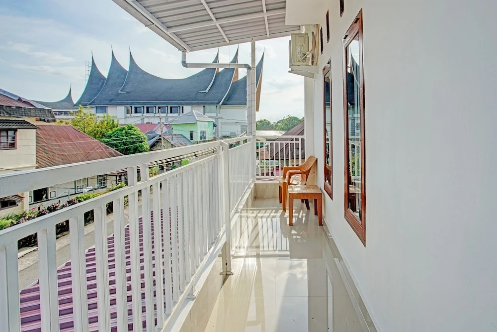 RedDoorz Syariah Near RSUP Dr M Djamil Padang