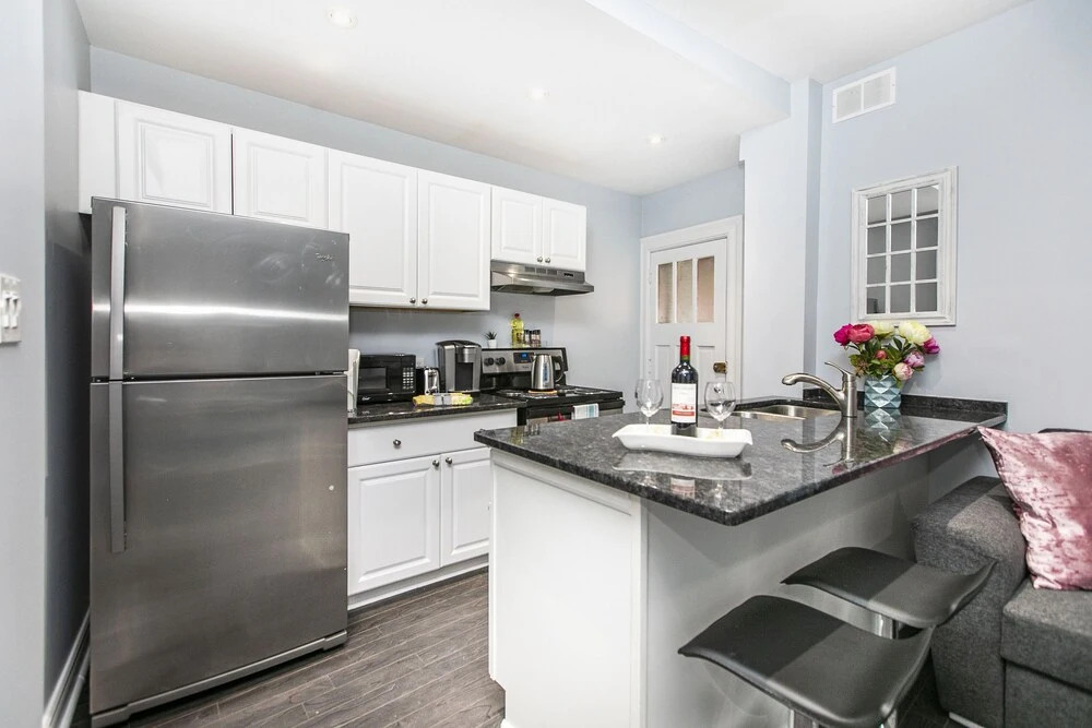 Newly Renovated - 2BR - Steps to Little Italy