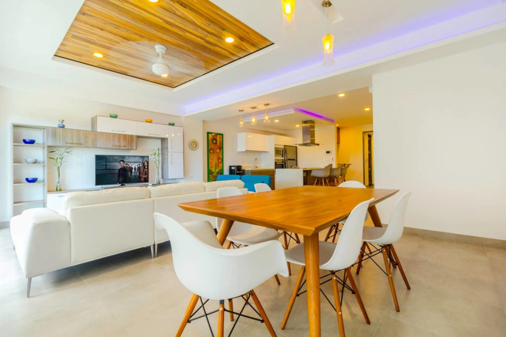 Large 2 BR Close to Beach AC Rooftop Pool