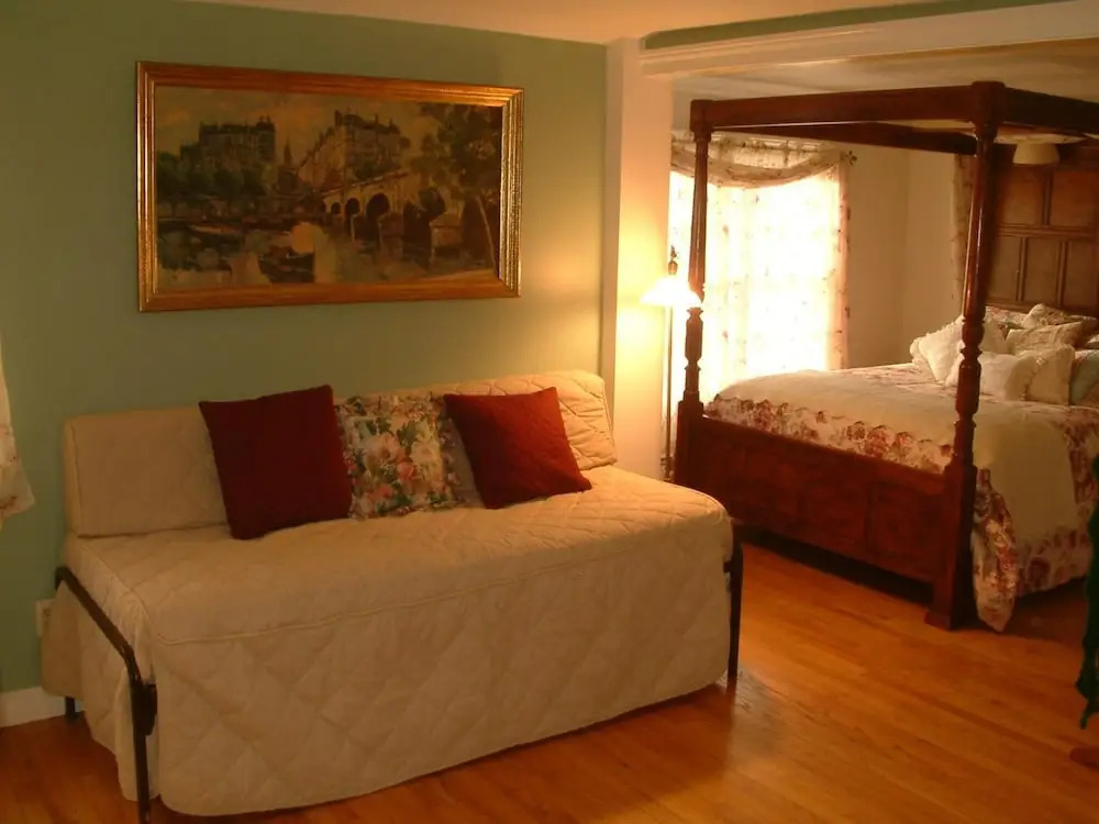 Truman Gillet House B & B