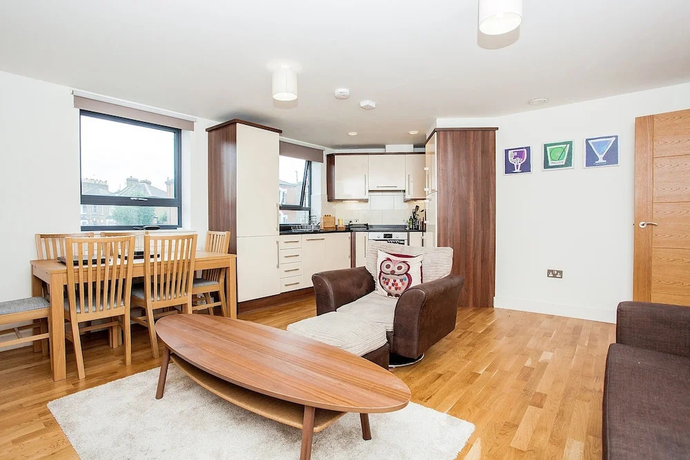 Modern 2 Bedroom Apartment