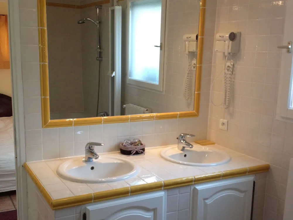 B&B with charm, quiet, kitchen, sw pool