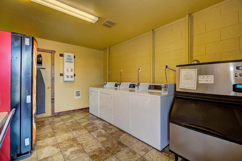 Holiday Motel and RV Park