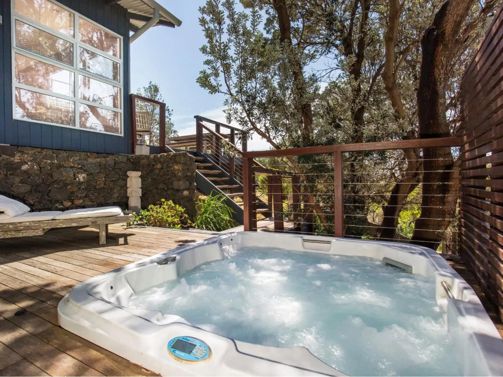Illaroo Absolute Beachfront with Spa