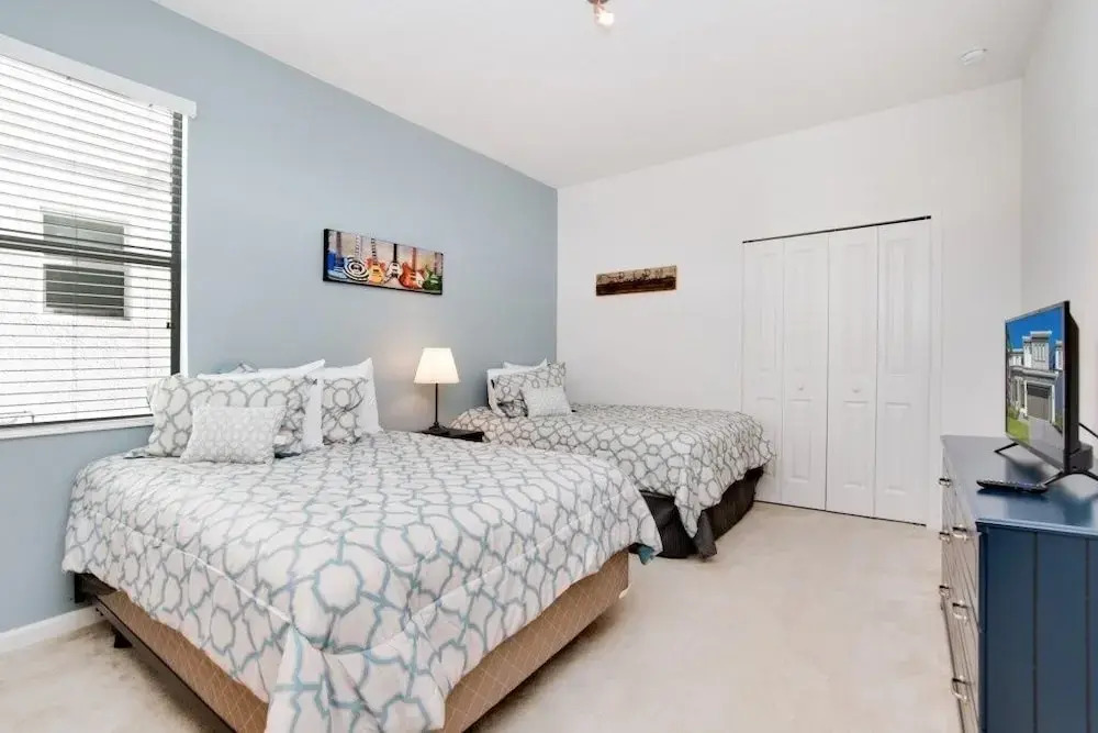 5 Bed 5 Bath In 5 Star Resort Near Disney! 5 Bedroom Home by RedAwning