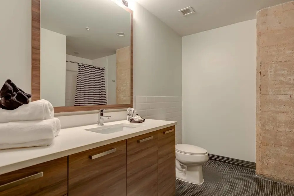 3 Bedroom Unit in Downtown Dallas with Pool & Gym
