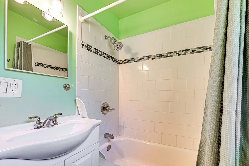 Sarasota Home w/ Patio & Gas Grill: 2 Mi to Beach!