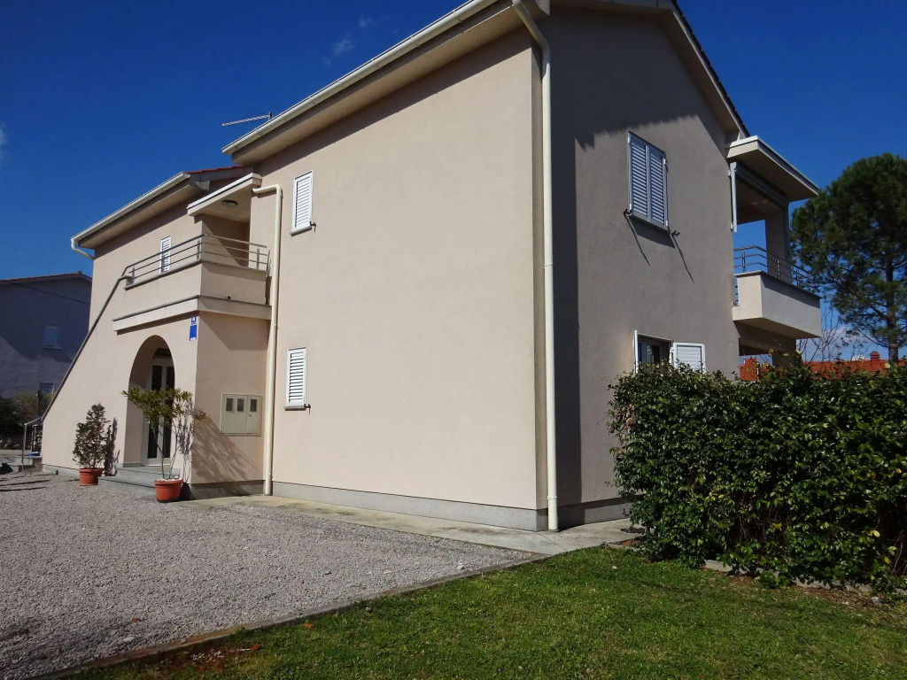 Large Apartment in Malinska near Sea