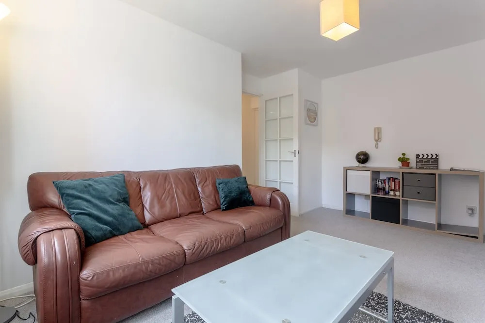 1 Bedroom Apartment Near Surrey Quays