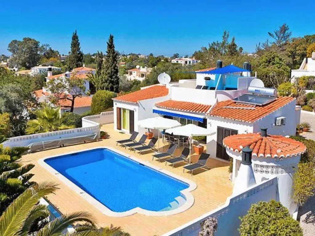 Attractive 3 bedroom Carvoeiro villa with private heated pool in Vale do Milho Air conditioning inc