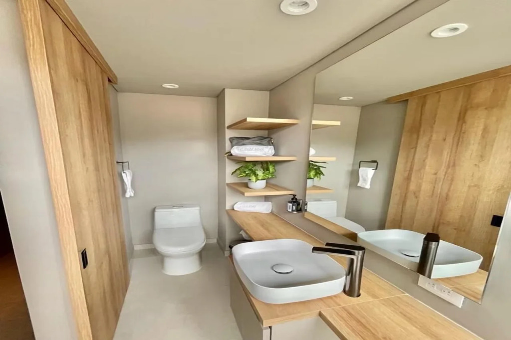 Icon 100 Luxury Apartasuites