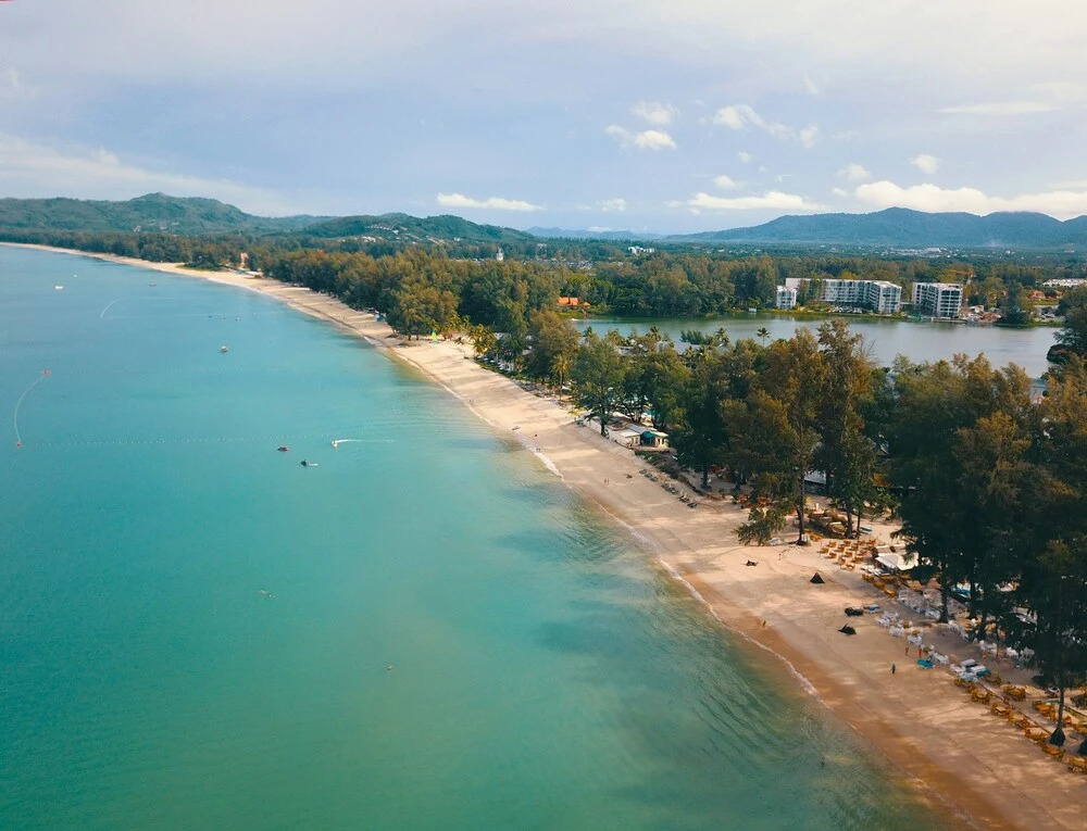 The Aristo Beach Front 520 by Holy Cow