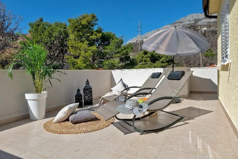 Luxury Villa LeLu with heated saltwater pool, parking, high speed Internet, BBQ