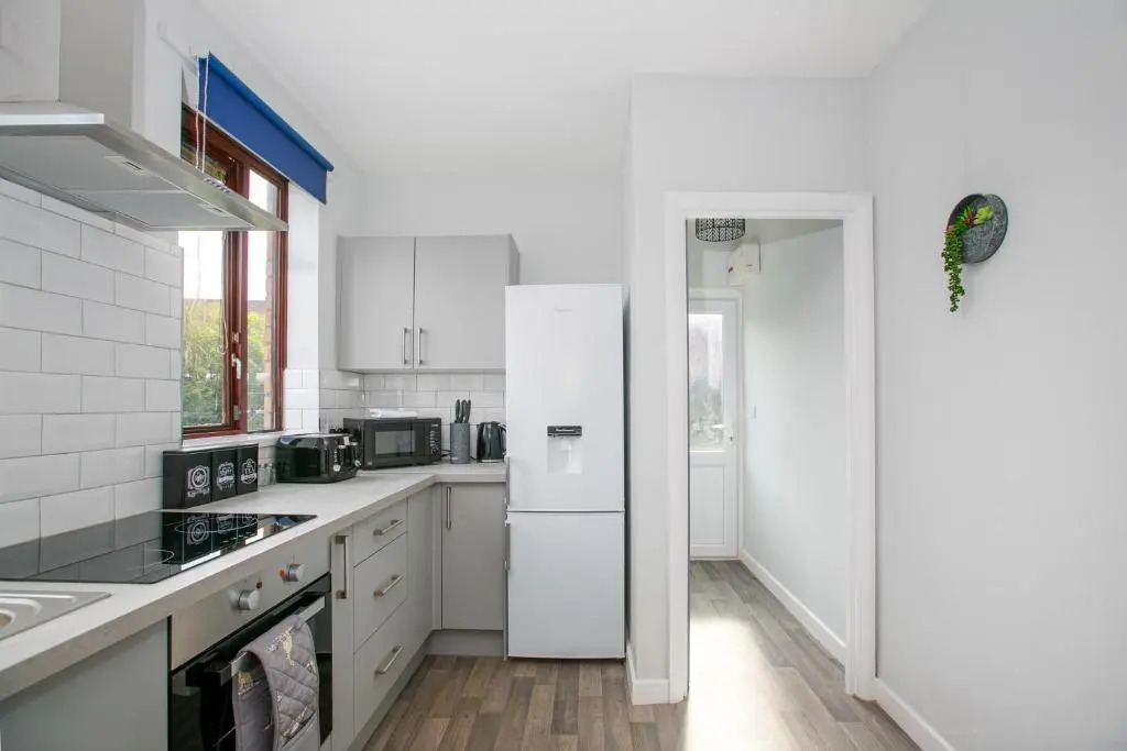 Modern & Contractors & Families & Spacious & Private Parking