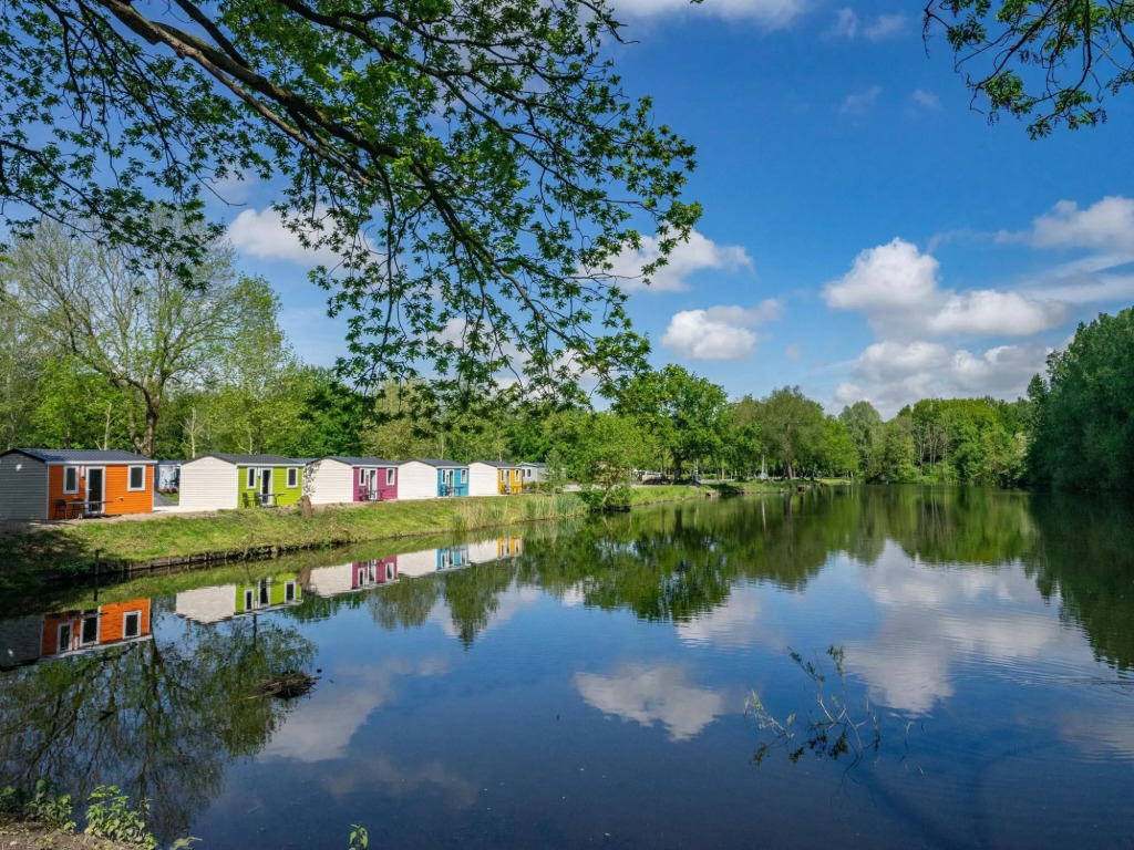 Well-maintained chalet on the outskirts of a holiday park, near Amsterdam