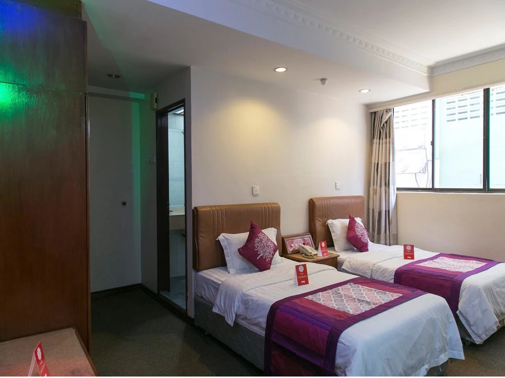 B Hotel